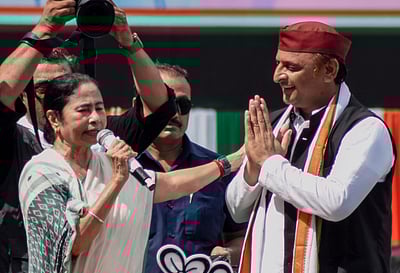 மேற்கு வங்க முதல்வர் மம்தா பானர்ஜி - அகிலேஷ் யாதவ் திடீர் சந்திப்பு!